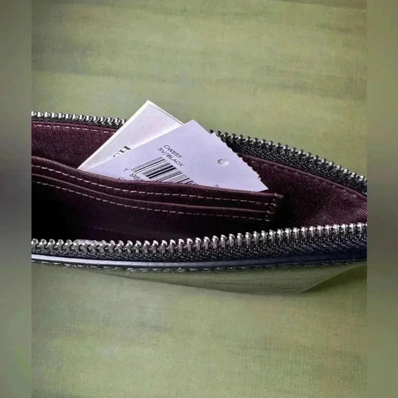 COACH Corner Zip Wristlet black patent leather with silver NWT - Picture 3 of 3